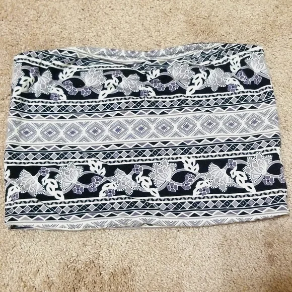 Assorted Patterned Tube Tops - Picture 4 of 4